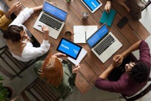 How to Hire and Manage an Outsourcing App Development Team?