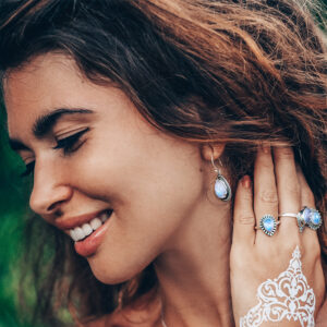 How do moonstone gems affect the body?