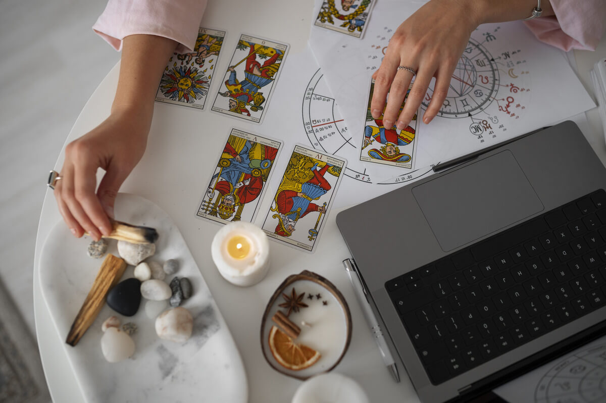 How to Craft Perfect Questions to Enhance the Psychic Reading Experience?